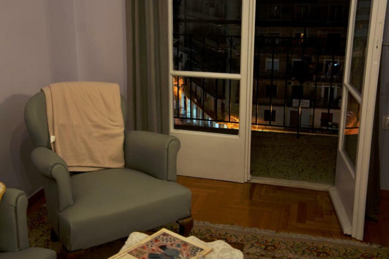 Vintage, Spacious Apartment In The Heart Of Athens! 외부 사진